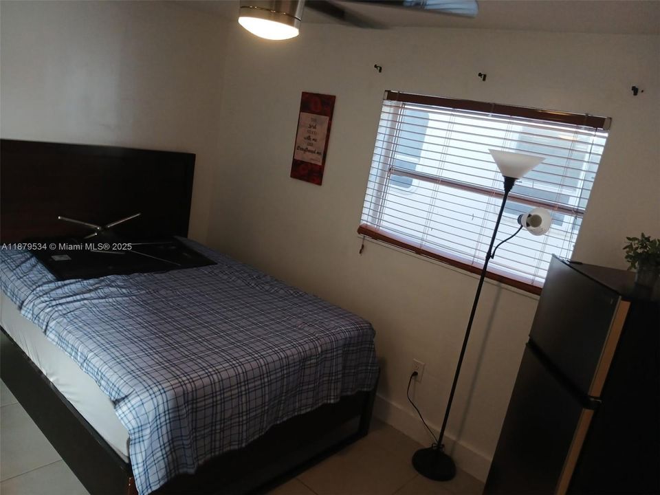 For Rent: $1,300 (1 beds, 1 baths, 1329 Square Feet)