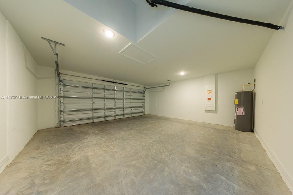 Activo con contrato: $294,990 (4 camas, 2 baños, 0 Pies cuadrados)