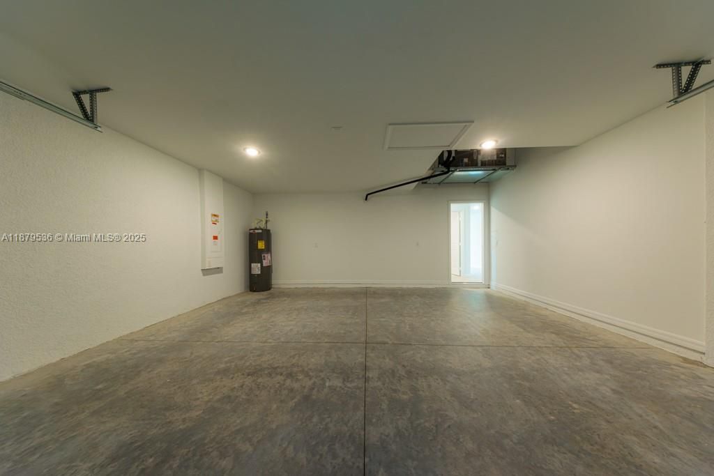 Activo con contrato: $294,990 (4 camas, 2 baños, 0 Pies cuadrados)