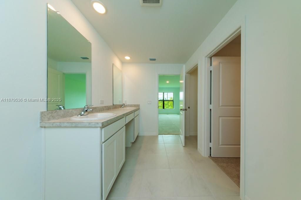 Activo con contrato: $294,990 (4 camas, 2 baños, 0 Pies cuadrados)