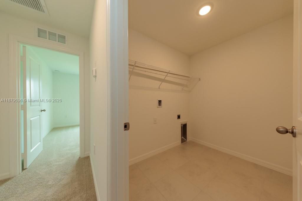 Activo con contrato: $294,990 (4 camas, 2 baños, 0 Pies cuadrados)