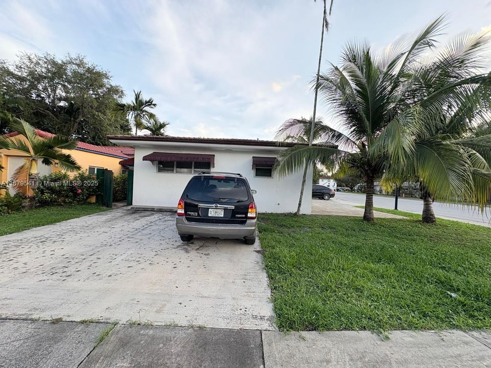 Active With Contract: $1,700 (1 beds, 1 baths, 1803 Square Feet)