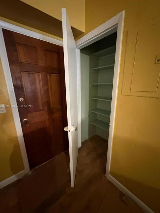 Active With Contract: $1,700 (1 beds, 1 baths, 1803 Square Feet)