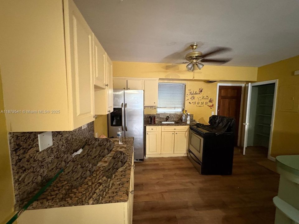 Active With Contract: $1,700 (1 beds, 1 baths, 1803 Square Feet)