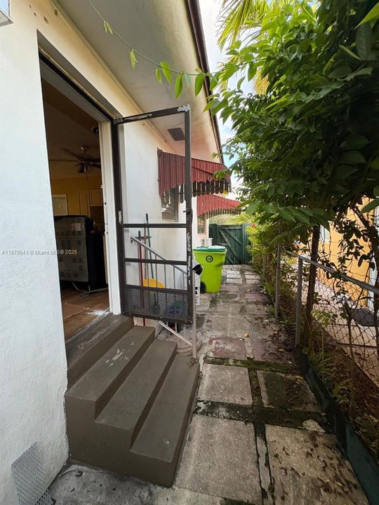 Active With Contract: $1,700 (1 beds, 1 baths, 1803 Square Feet)