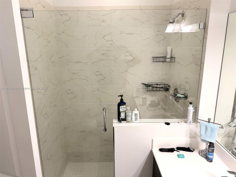 合同活跃: $2,499 (2 贝兹, 2 浴室, 1313 平方英尺)