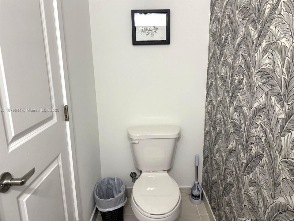 合同活跃: $2,499 (2 贝兹, 2 浴室, 1313 平方英尺)