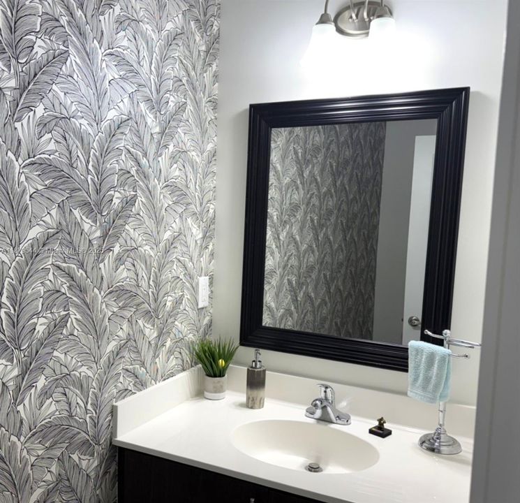 合同活跃: $2,499 (2 贝兹, 2 浴室, 1313 平方英尺)