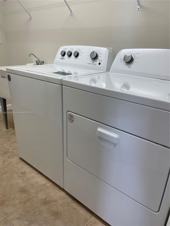 Недавно арендовано: $2,800 (4 спален, 3 ванн, 1975 Квадратных фут)