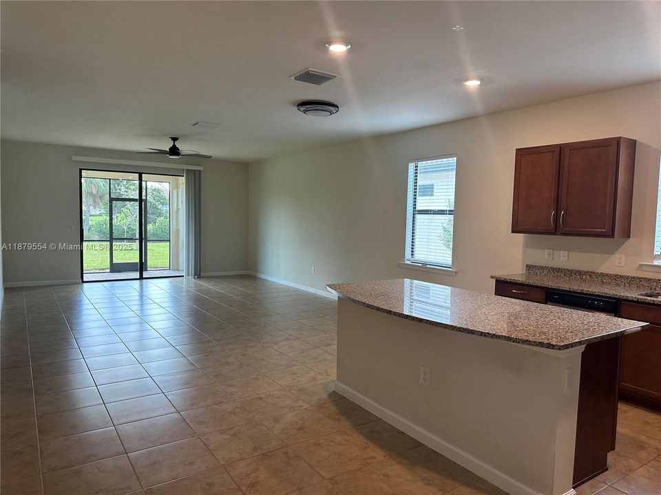 Недавно арендовано: $2,800 (4 спален, 3 ванн, 1975 Квадратных фут)