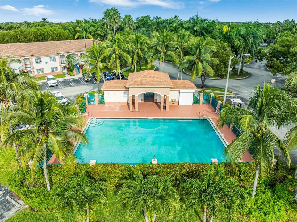 For Sale: $189,000 (2 beds, 2 baths, 822 Square Feet)