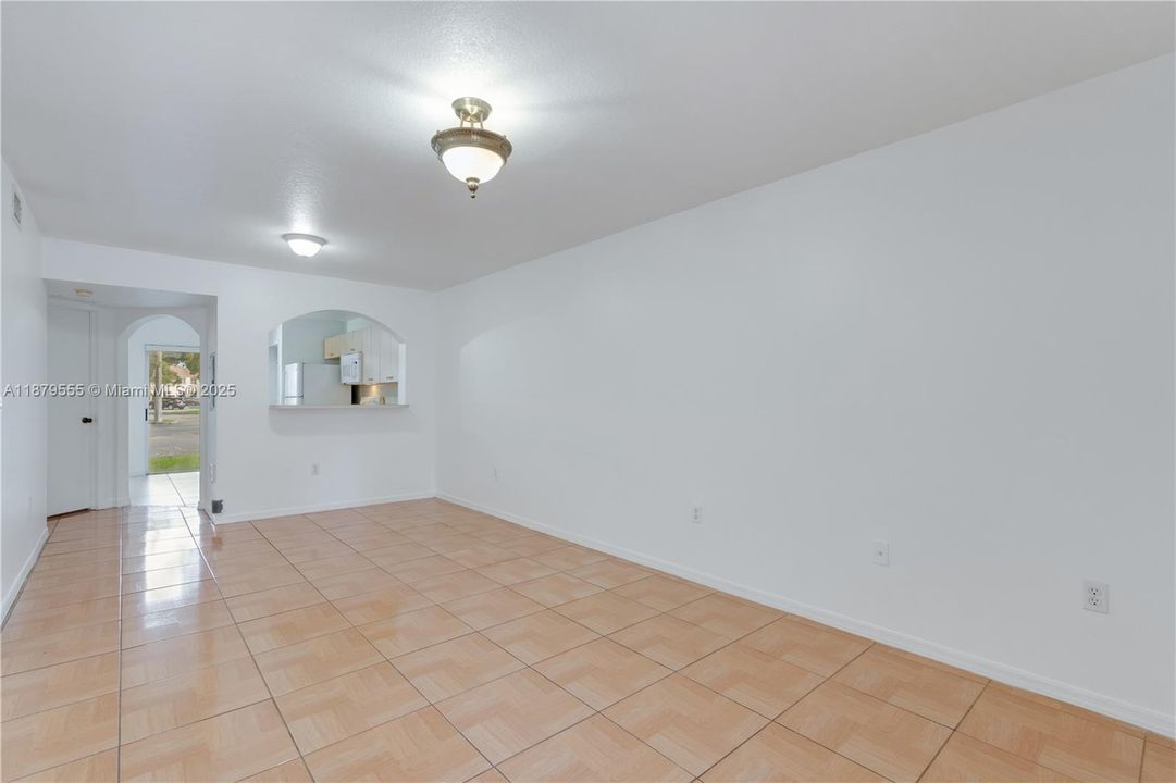 For Sale: $189,000 (2 beds, 2 baths, 822 Square Feet)