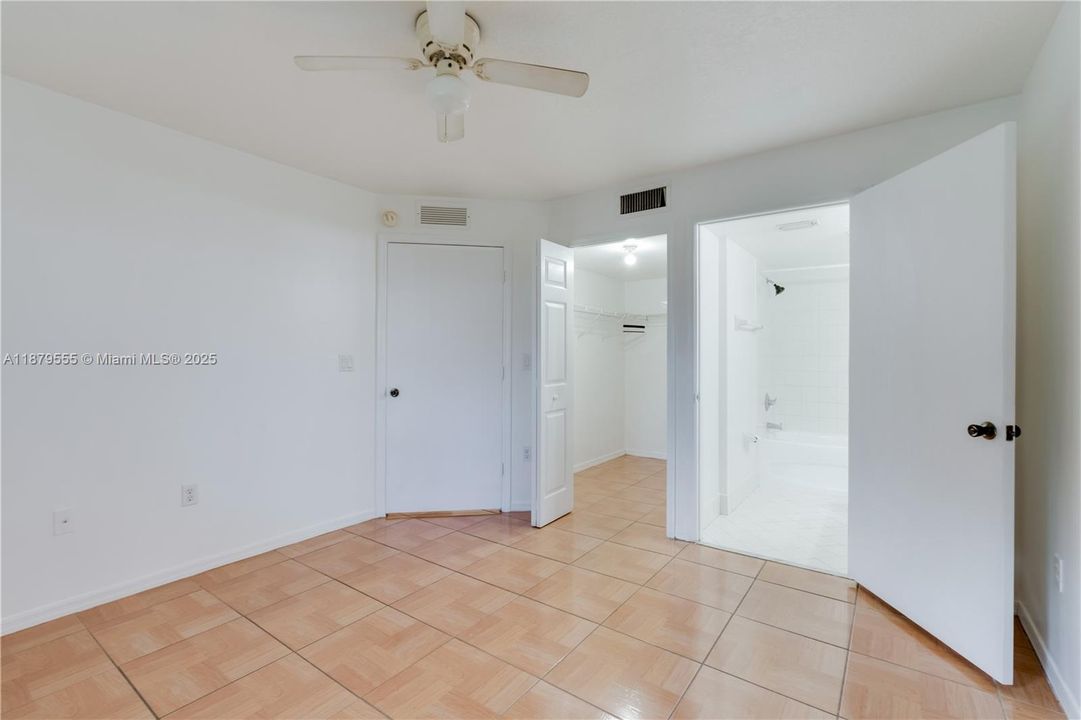 For Sale: $189,000 (2 beds, 2 baths, 822 Square Feet)
