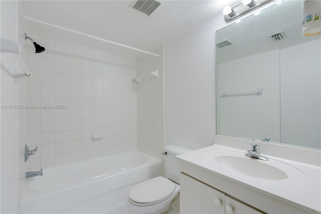 For Sale: $189,000 (2 beds, 2 baths, 822 Square Feet)
