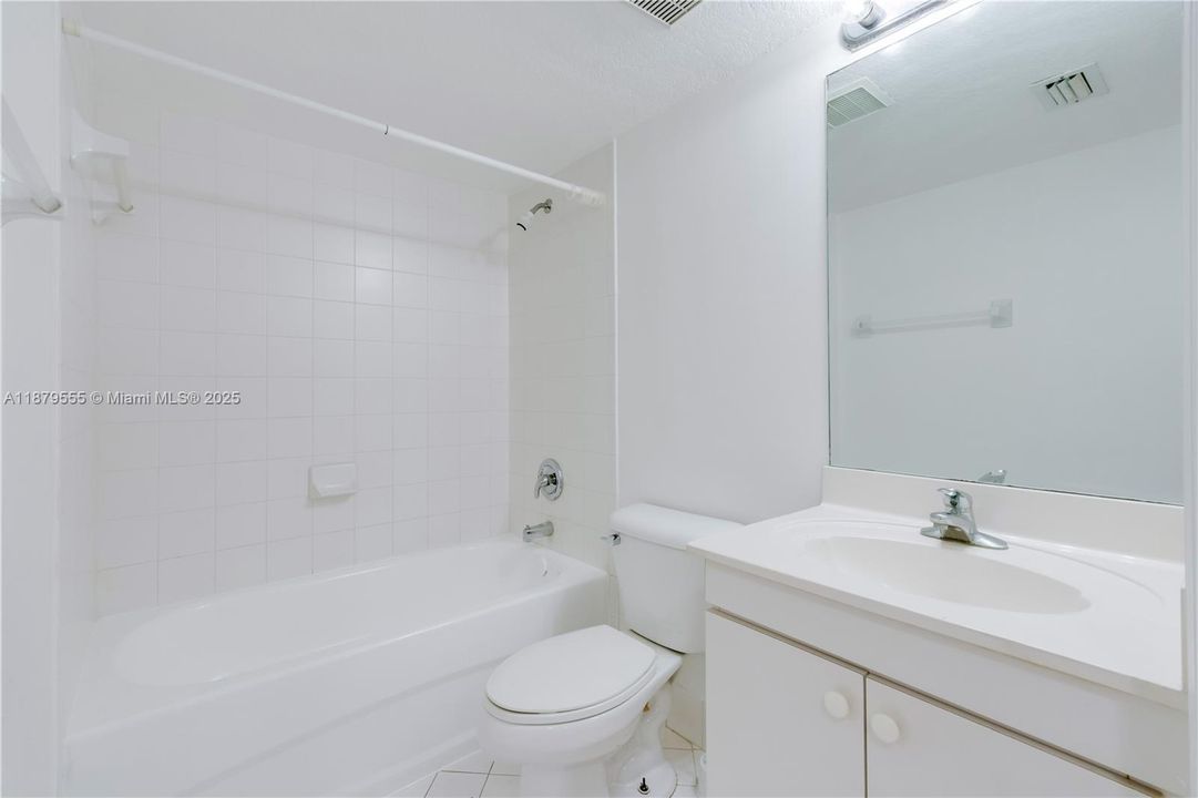 For Sale: $189,000 (2 beds, 2 baths, 822 Square Feet)