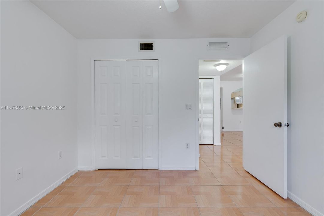 For Sale: $189,000 (2 beds, 2 baths, 822 Square Feet)