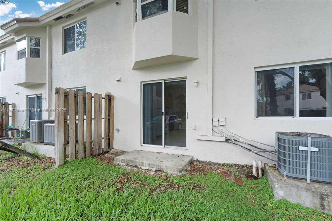 For Sale: $189,000 (2 beds, 2 baths, 822 Square Feet)