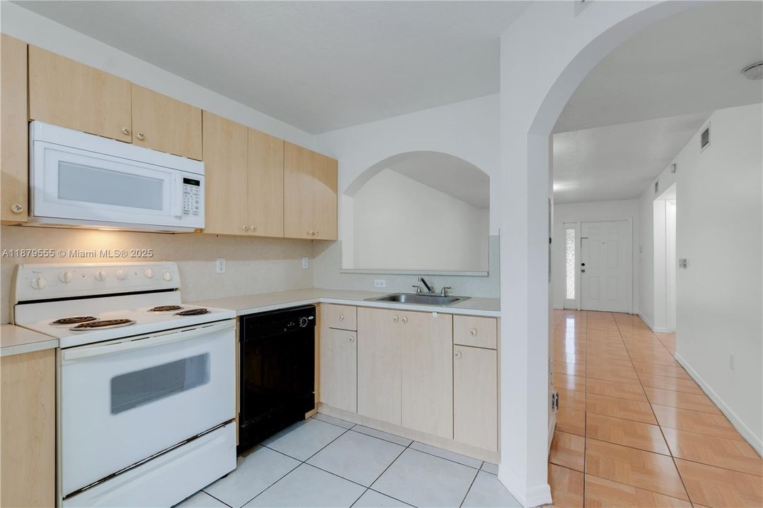 For Sale: $189,000 (2 beds, 2 baths, 822 Square Feet)