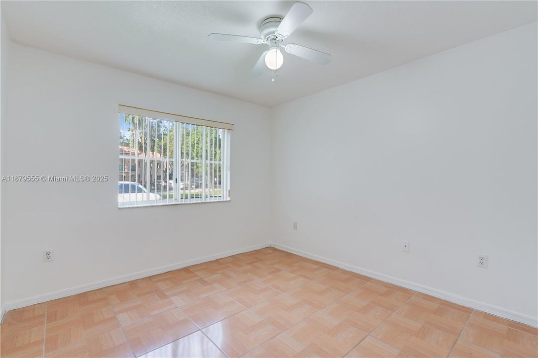 For Sale: $189,000 (2 beds, 2 baths, 822 Square Feet)