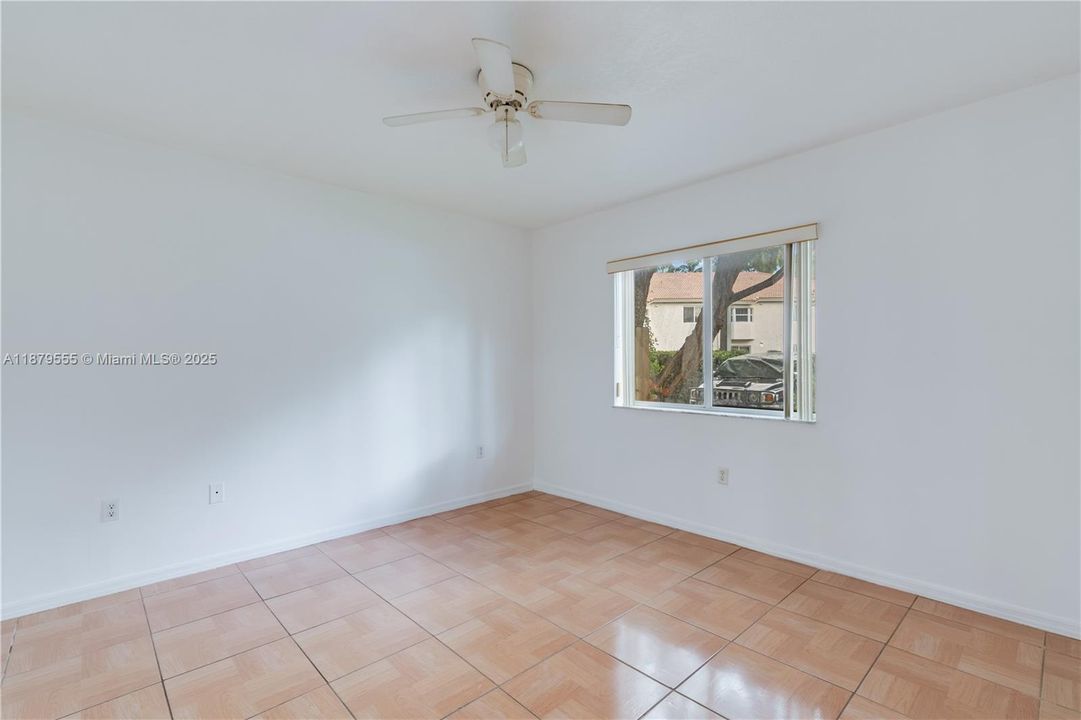 For Sale: $189,000 (2 beds, 2 baths, 822 Square Feet)