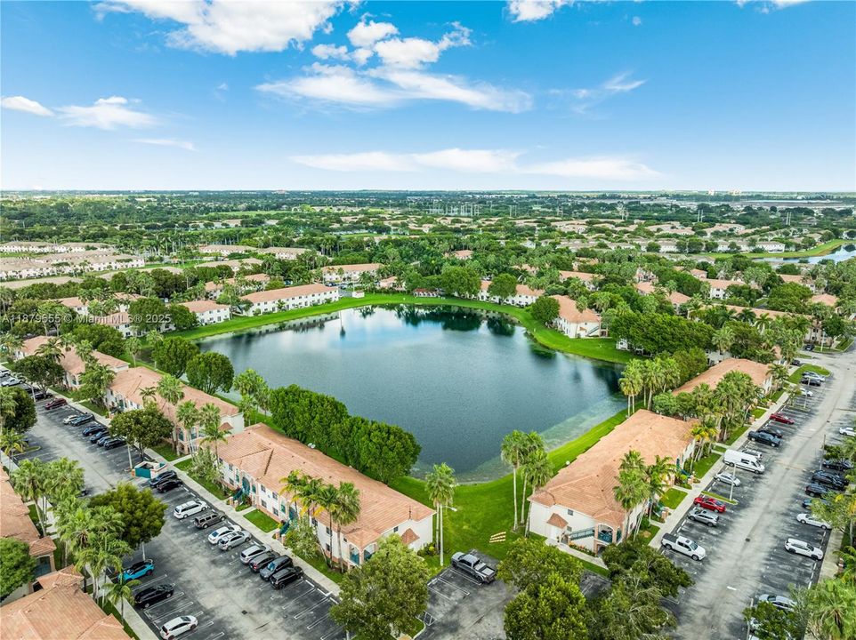 For Sale: $189,000 (2 beds, 2 baths, 822 Square Feet)