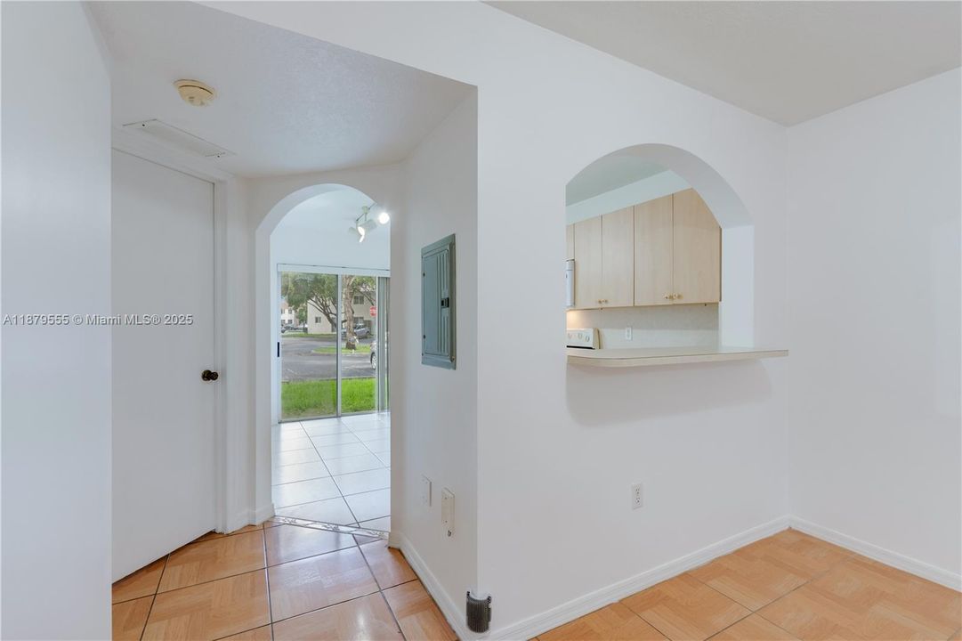 For Sale: $189,000 (2 beds, 2 baths, 822 Square Feet)