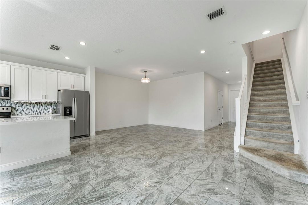 待售: $575,000 (3 贝兹, 2 浴室, 1787 平方英尺)