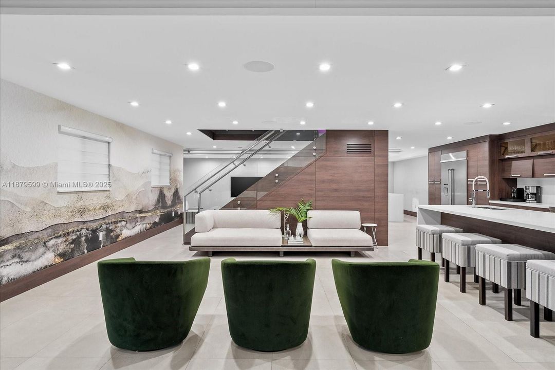 出租: $50,000 (6 贝兹, 5 浴室, 5324 平方英尺)