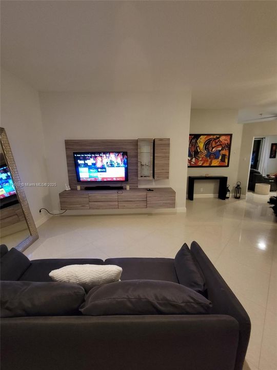 Active With Contract: $750,000 (4 beds, 2 baths, 1859 Square Feet)