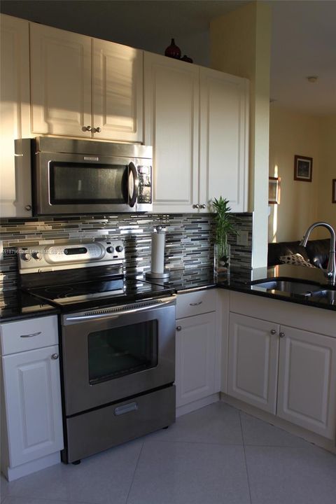 Active With Contract: $750,000 (4 beds, 2 baths, 1859 Square Feet)