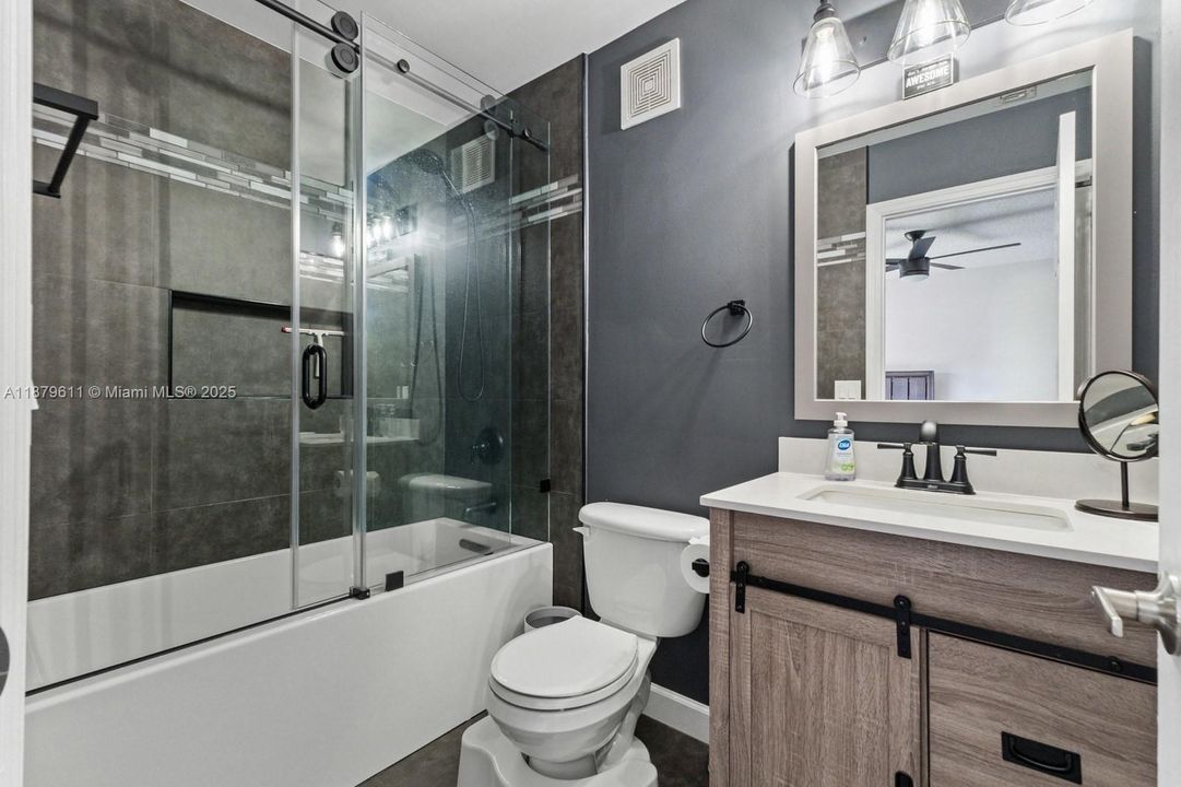 На продажу: $399,999 (2 спален, 2 ванн, 1155 Квадратных фут)