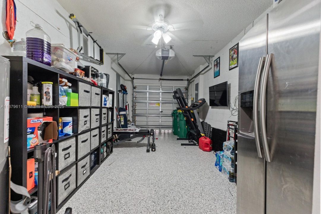 На продажу: $399,999 (2 спален, 2 ванн, 1155 Квадратных фут)