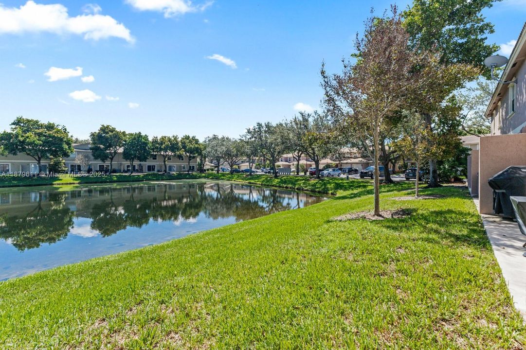 На продажу: $399,999 (2 спален, 2 ванн, 1155 Квадратных фут)