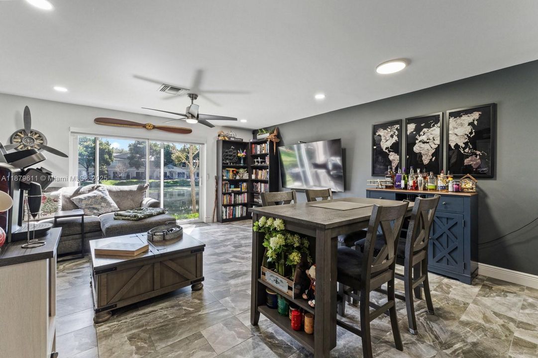 На продажу: $399,999 (2 спален, 2 ванн, 1155 Квадратных фут)