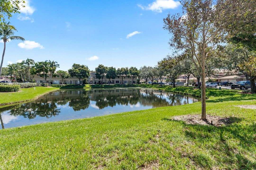 На продажу: $399,999 (2 спален, 2 ванн, 1155 Квадратных фут)