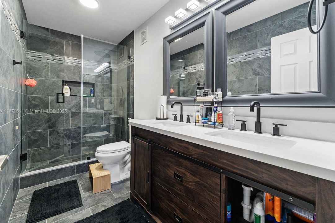 На продажу: $399,999 (2 спален, 2 ванн, 1155 Квадратных фут)