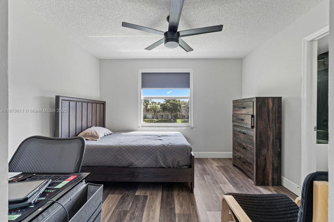 На продажу: $399,999 (2 спален, 2 ванн, 1155 Квадратных фут)