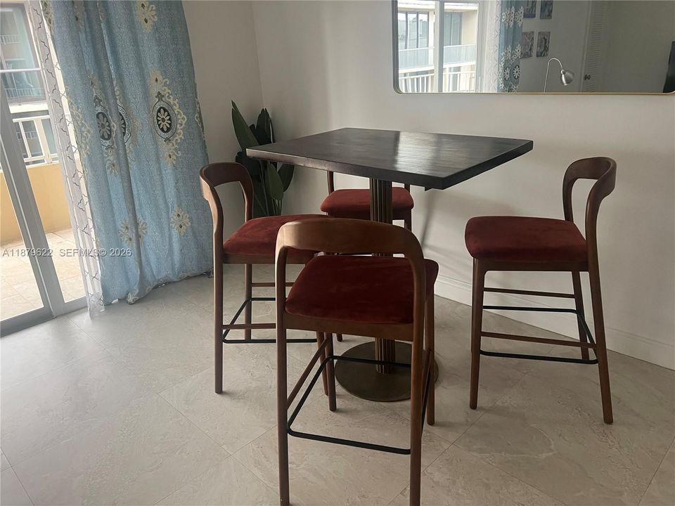 Recently Sold: $397,000 (1 beds, 1 baths, 666 Square Feet)