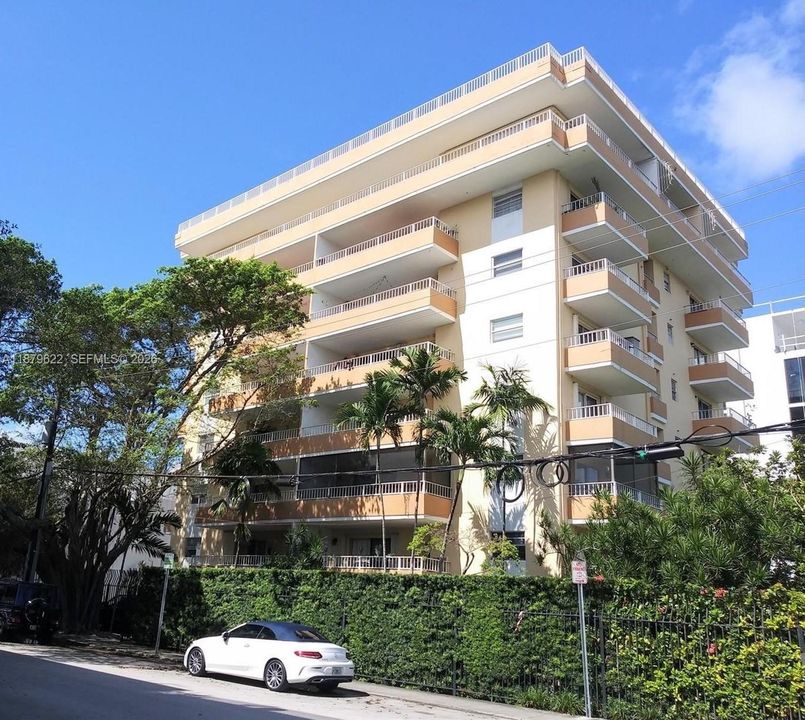 Recently Sold: $397,000 (1 beds, 1 baths, 666 Square Feet)