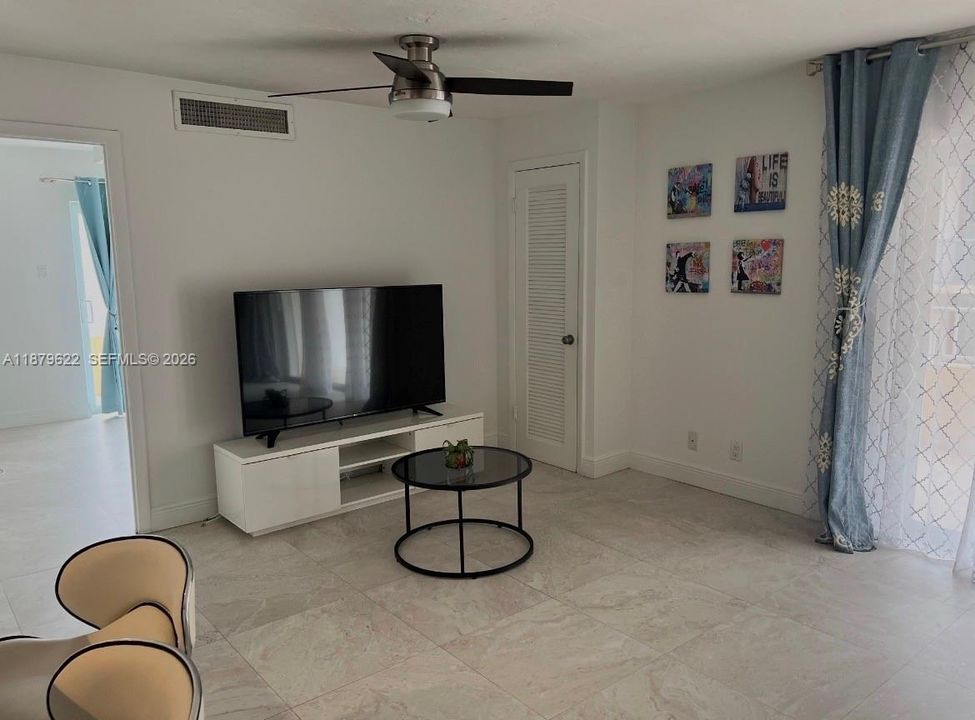 Recently Sold: $397,000 (1 beds, 1 baths, 666 Square Feet)