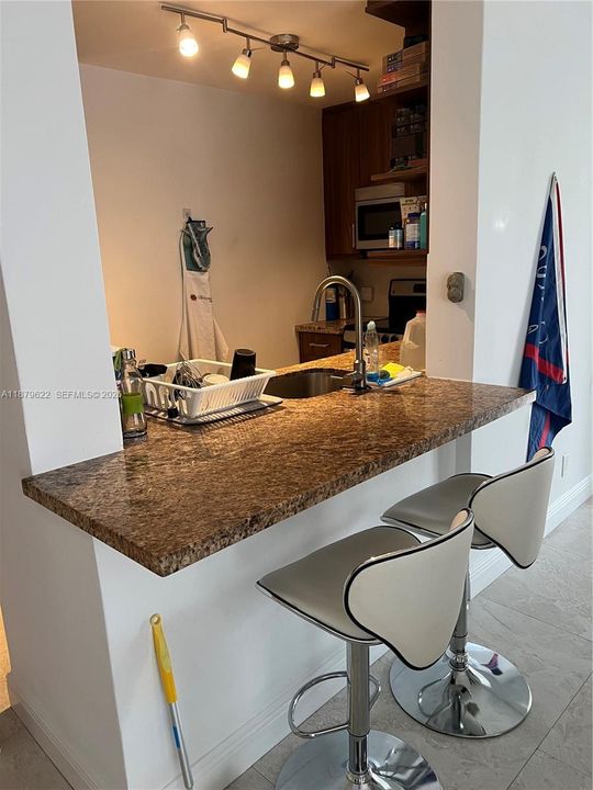 Recently Sold: $397,000 (1 beds, 1 baths, 666 Square Feet)