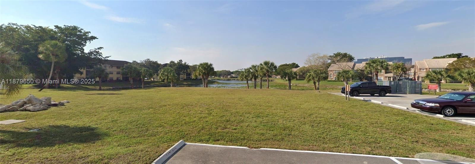 待售: $799,900 (0.63 acres)