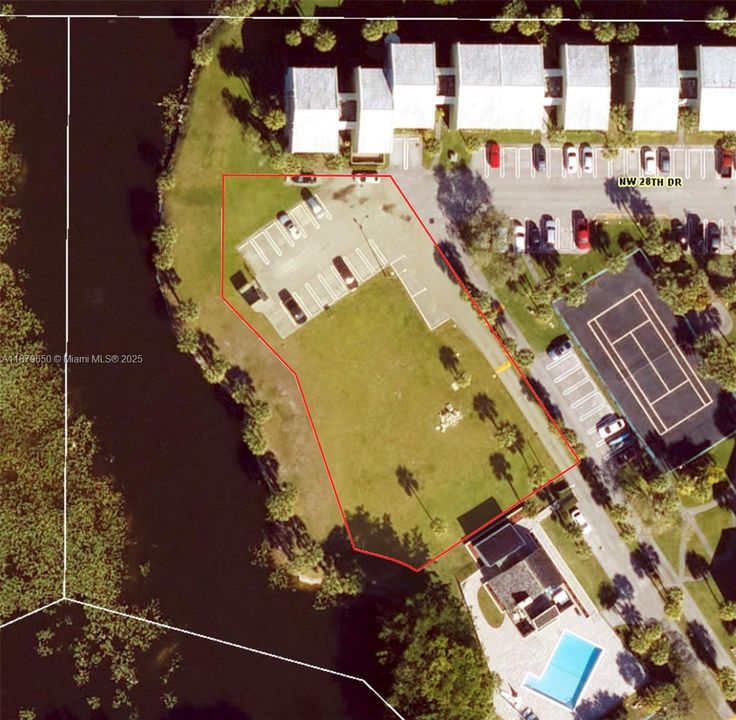 待售: $799,900 (0.63 acres)