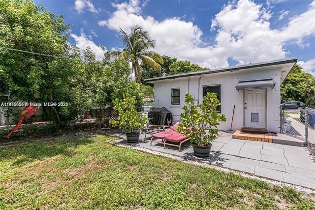 Под контрактом: $2,790 (2 спален, 2 ванн, 1590 Квадратных фут)