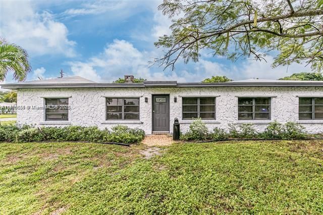 Под контрактом: $2,790 (2 спален, 2 ванн, 1590 Квадратных фут)