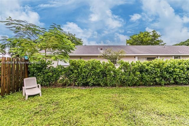 Под контрактом: $2,790 (2 спален, 2 ванн, 1590 Квадратных фут)