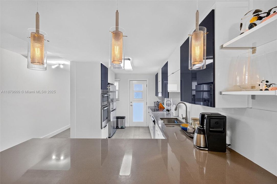 For Sale: $710,000 (2 beds, 2 baths, 1100 Square Feet)