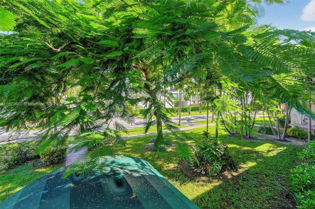 For Sale: $710,000 (2 beds, 2 baths, 1100 Square Feet)