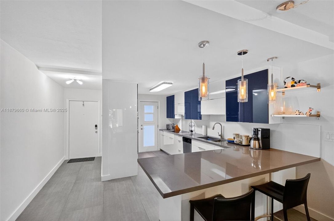 For Sale: $710,000 (2 beds, 2 baths, 1100 Square Feet)