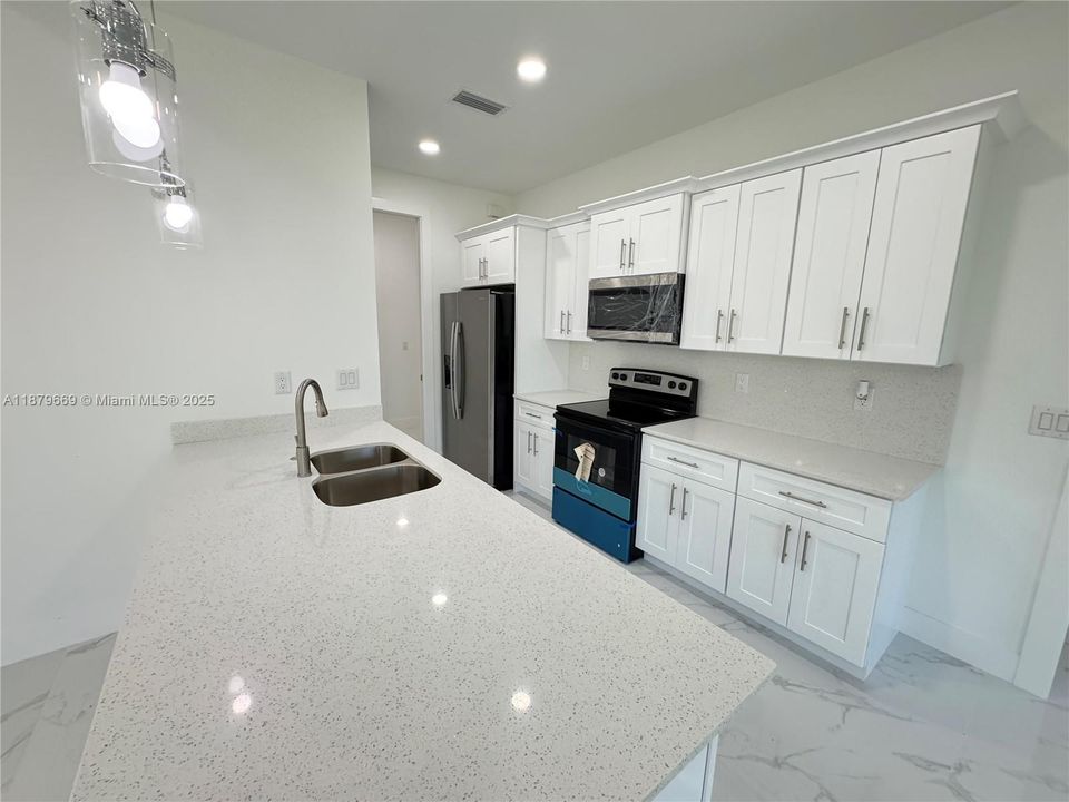 For Sale: $379,990 (3 beds, 2 baths, 1686 Square Feet)